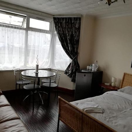 לוטון Cozy Guest House מראה חיצוני תמונה